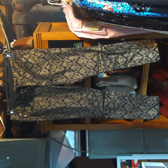 He got started in the wrong way I can go pants size 10 - Picture 1 of 3